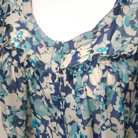 Elle Floral Button Down Blouse - Picture 2 of 5